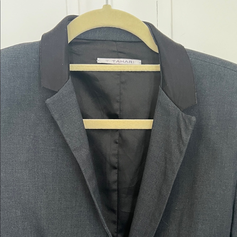 Tahari women’s Charcoal Gray Blazer with Black Contrast Collar